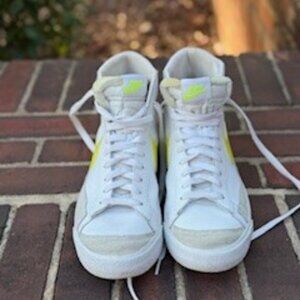 Nike Women Blazer Mid 77